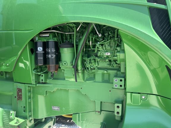 Image of John Deere 8370RT equipment image 2
