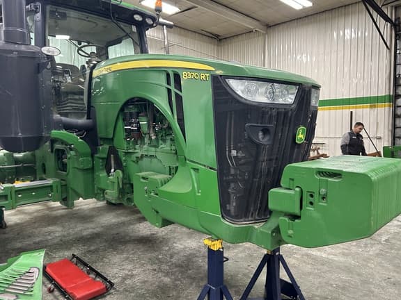 Image of John Deere 8370RT equipment image 2