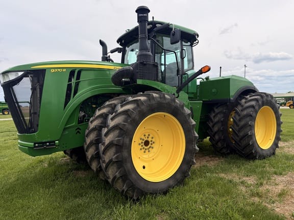2015 John Deere 9370R Equipment Image0