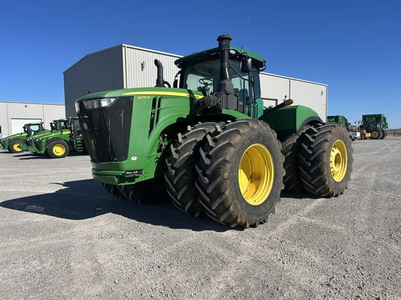 2015 John Deere 9370R Equipment Image0