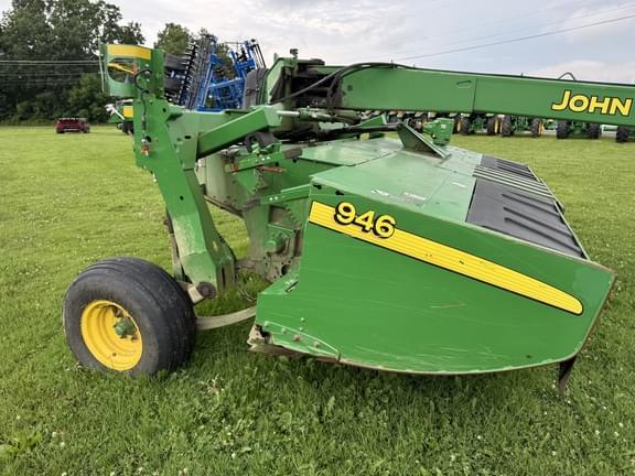 Image of John Deere 946 equipment image 2