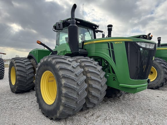 2015 John Deere 9520R Equipment Image0