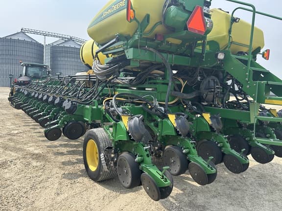 Image of John Deere DB90 equipment image 2