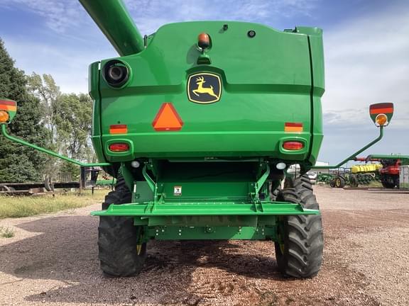Image of John Deere S660 equipment image 4
