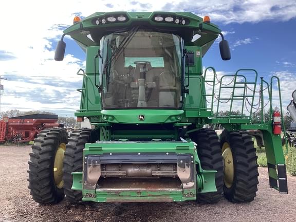 Image of John Deere S660 equipment image 1