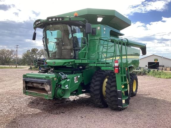 Image of John Deere S660 equipment image 2