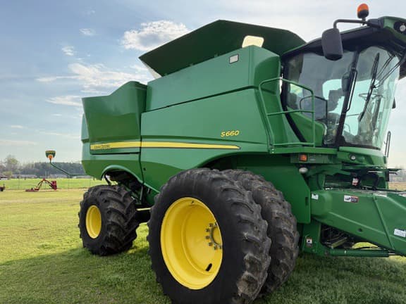Image of John Deere S660 equipment image 1