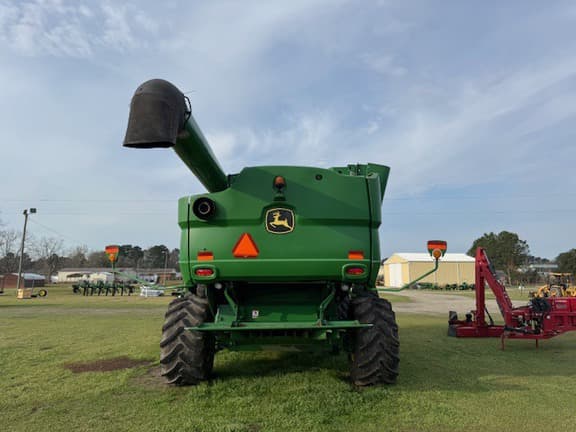 Image of John Deere S660 equipment image 2