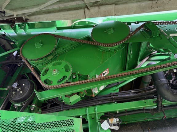 Image of John Deere S660 equipment image 4