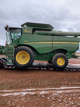 Image of John Deere S670 equipment image 1