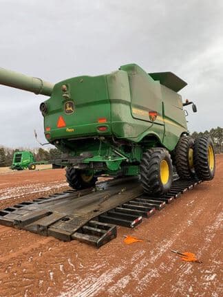 Image of John Deere S670 equipment image 2