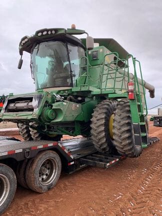 2015 John Deere S670 Equipment Image0
