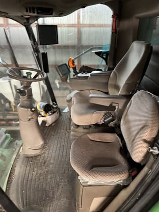 Image of John Deere S670 equipment image 4