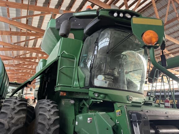 Image of John Deere S670 equipment image 1