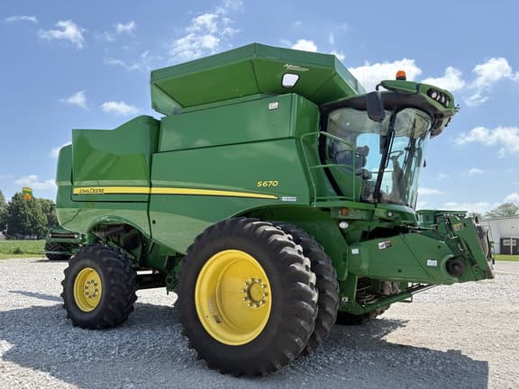 Image of John Deere S670 equipment image 1