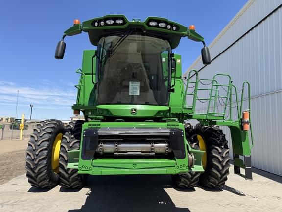 Image of John Deere S670 equipment image 2