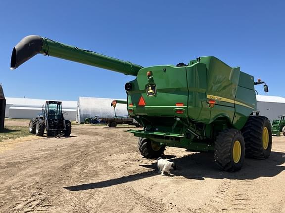 Image of John Deere S670 equipment image 4