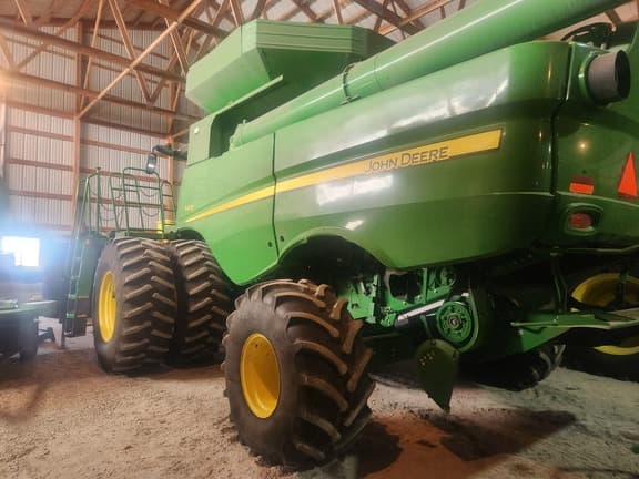 Image of John Deere S670 equipment image 1