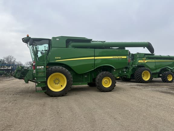 Image of John Deere S670 equipment image 1