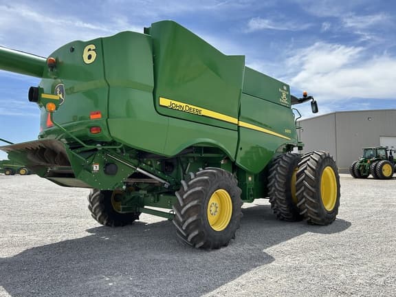 Image of John Deere S670 equipment image 4