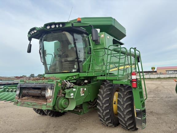 2015 John Deere S670 Equipment Image0