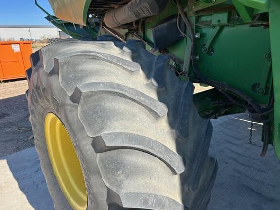 Image of John Deere S680 equipment image 3