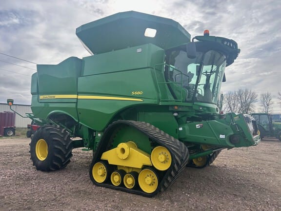 2015 John Deere S680 Equipment Image0