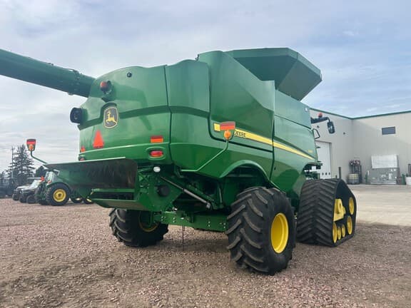 Image of John Deere S680 equipment image 3