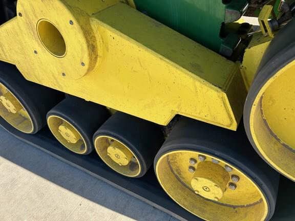 Image of John Deere S680 equipment image 1