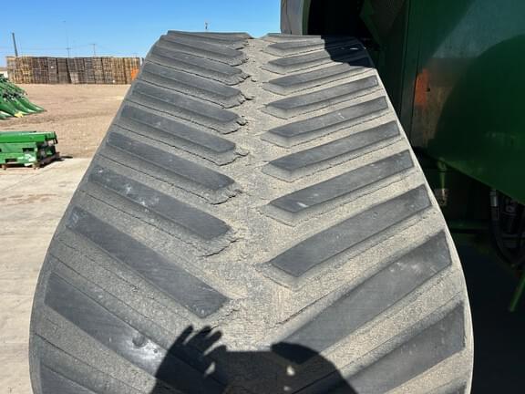 Image of John Deere S680 equipment image 2