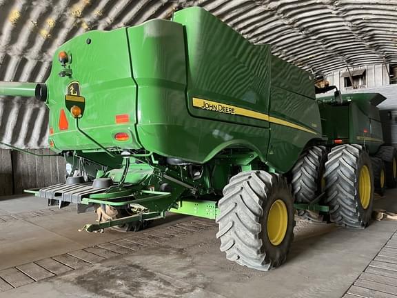Image of John Deere S680 equipment image 2