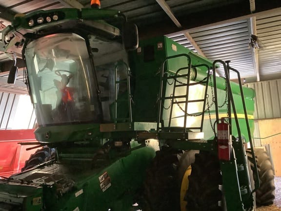 2015 John Deere S680 Equipment Image0