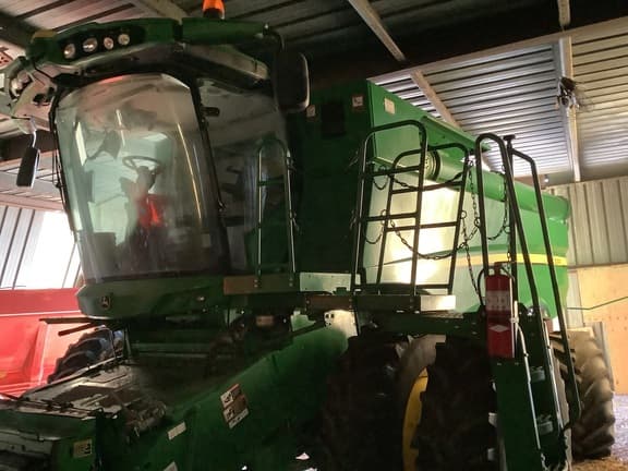 Image of John Deere S680 Primary image