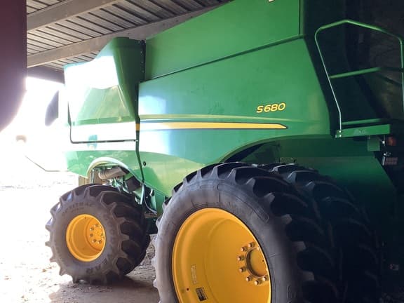 Image of John Deere S680 equipment image 1