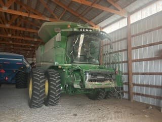Image of John Deere S680 equipment image 1
