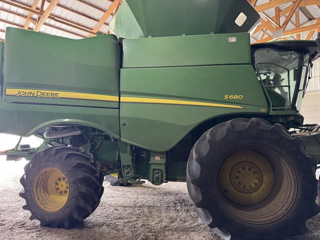 Image of John Deere S680 equipment image 4