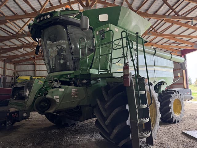 Image of John Deere S680 equipment image 1