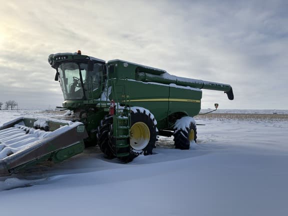 Image of John Deere S680 equipment image 1