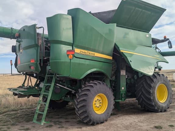 Image of John Deere S680 equipment image 2