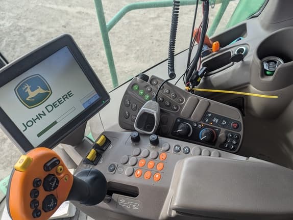 Image of John Deere S680 equipment image 1