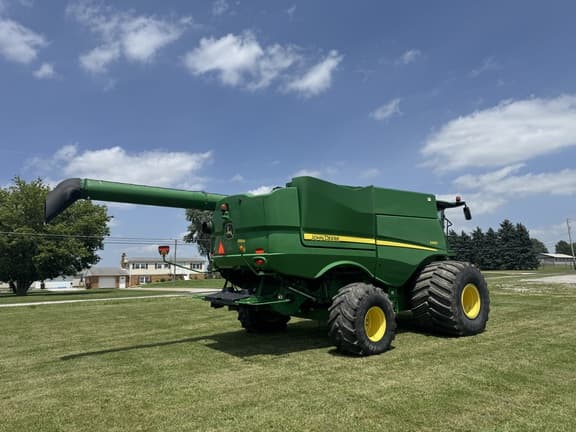 Image of John Deere S690 equipment image 4