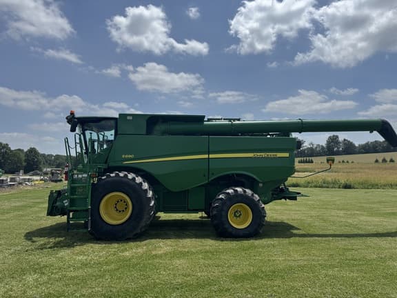 Image of John Deere S690 equipment image 3