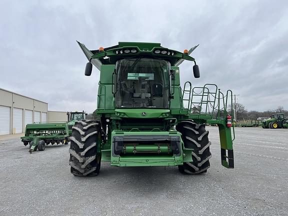 Image of John Deere S690 equipment image 1