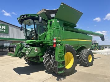 Main image John Deere S690
