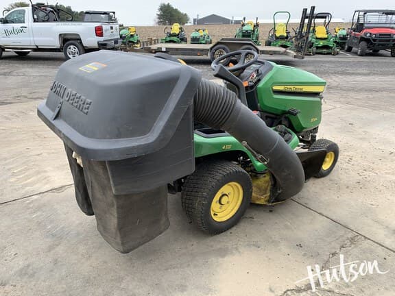 Image of John Deere X304 equipment image 2