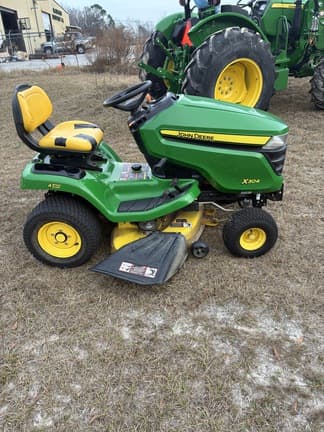 Image of John Deere X304 equipment image 3
