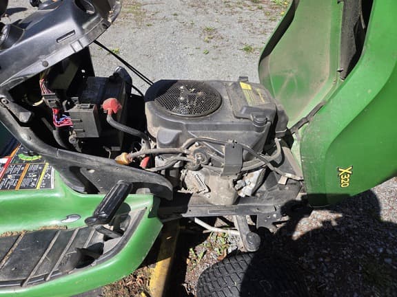 Image of John Deere X320 equipment image 2