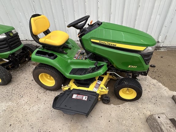 2015 John Deere X320 Equipment Image0