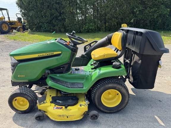 2015 John Deere X320 Equipment Image0