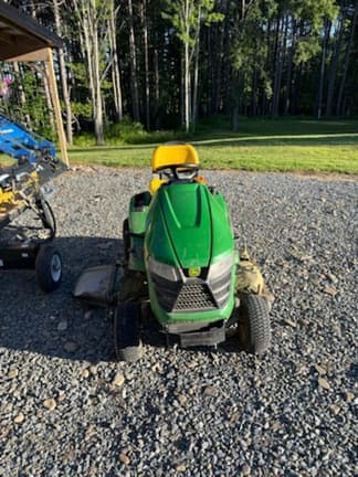 Image of John Deere X324 equipment image 1